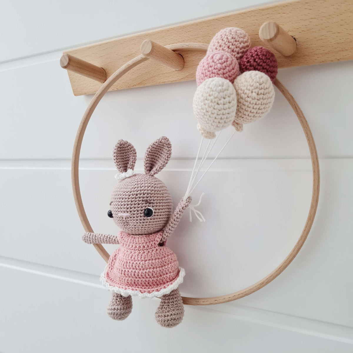 Personalized wall decor with name: Bunny with dress