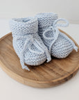 Chaussons de bébé tricotés main à lacer