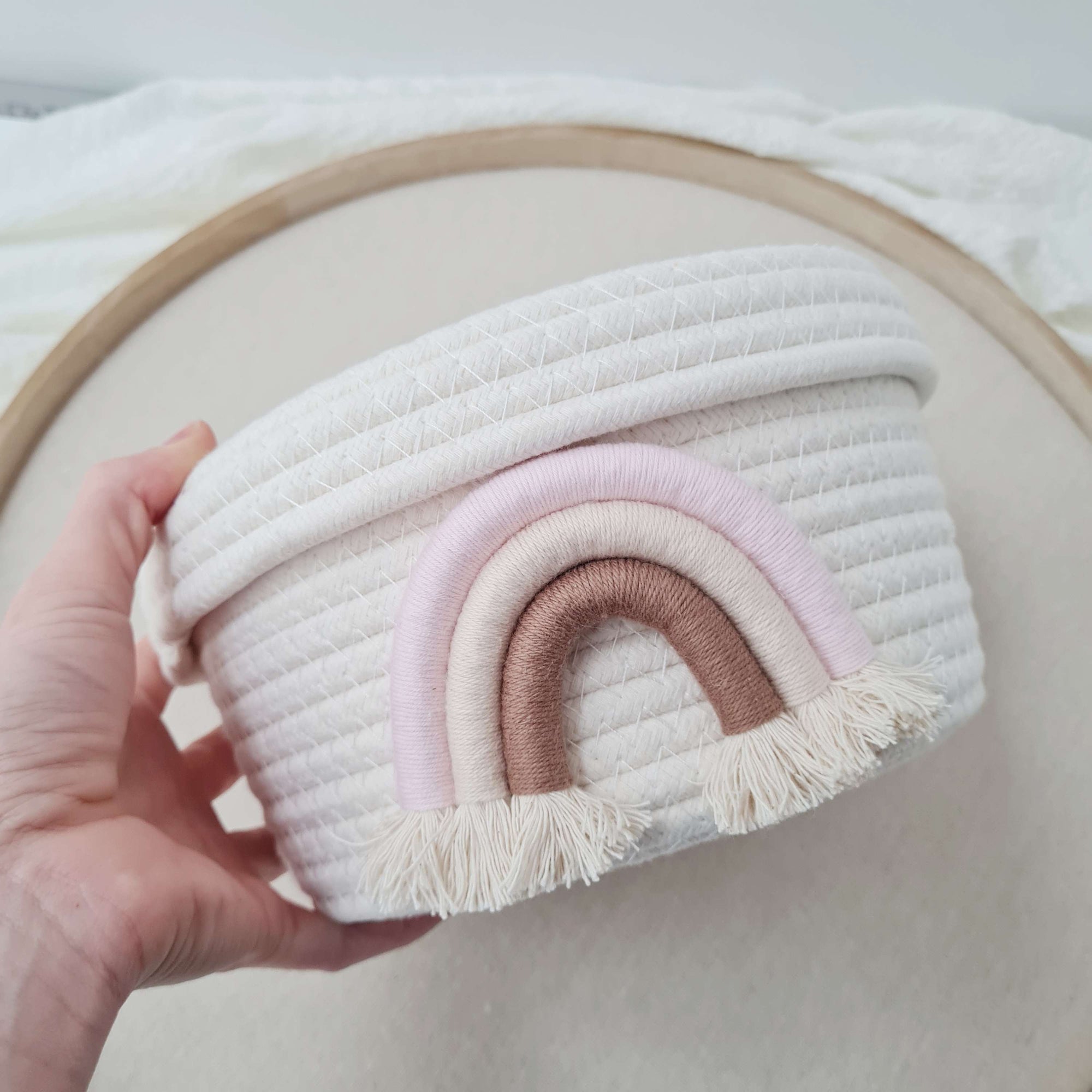 Panier avec arc-en-ciel aux couleurs personnalisées