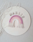 Couleurs au choix : Plaque en bois avec arc-en-ciel et nom en lettres de bois